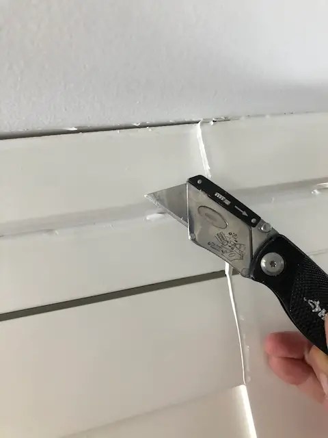 how to caulk
