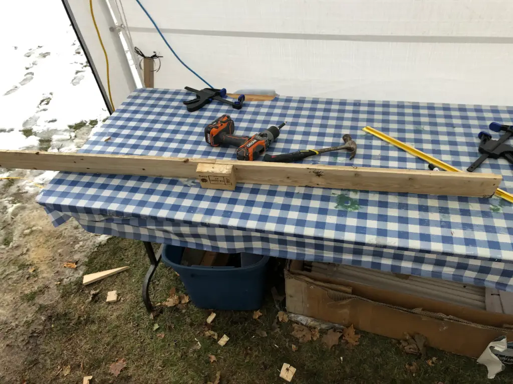 DIY easel from pallets