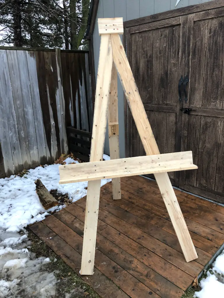 DIY kids art easel from scrap wood pallets