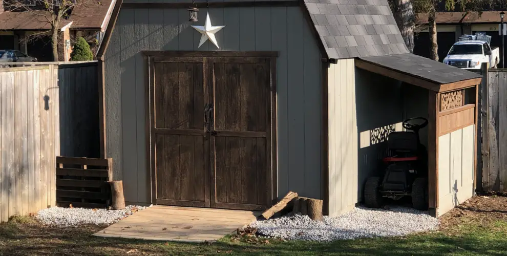 Beautiful Barn Shed with Carport