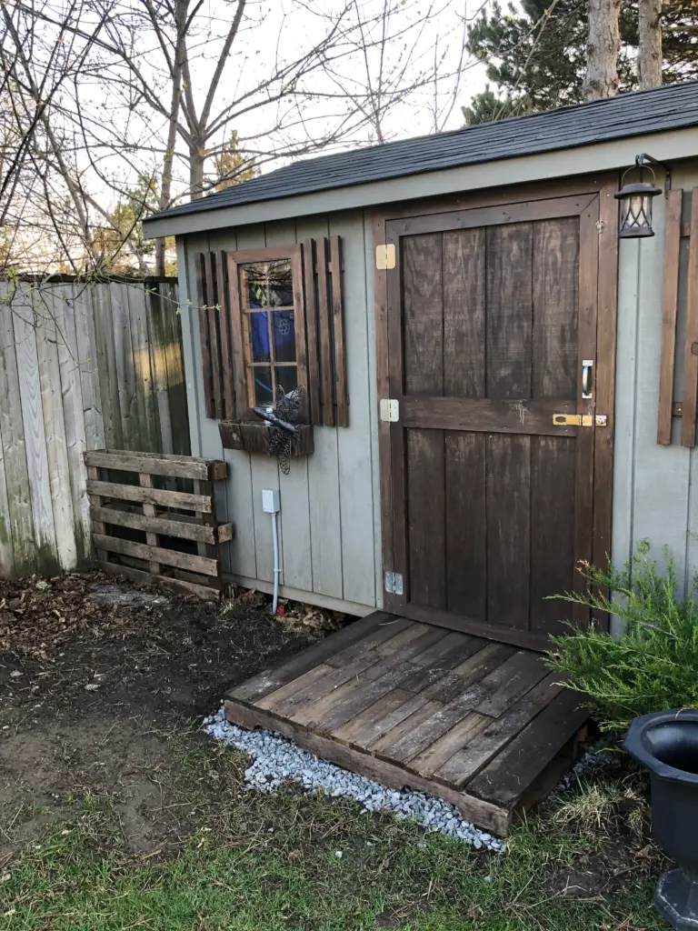 Make a deck or porch out of wood pallets